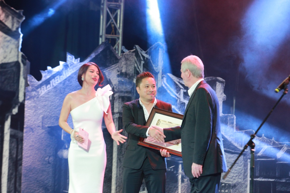 thoi lan gio dam me chuyen nghiep vao dien anh viet