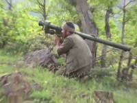 tho nhi ky dang doi lap ung ho tang quyen luc cho tong thong