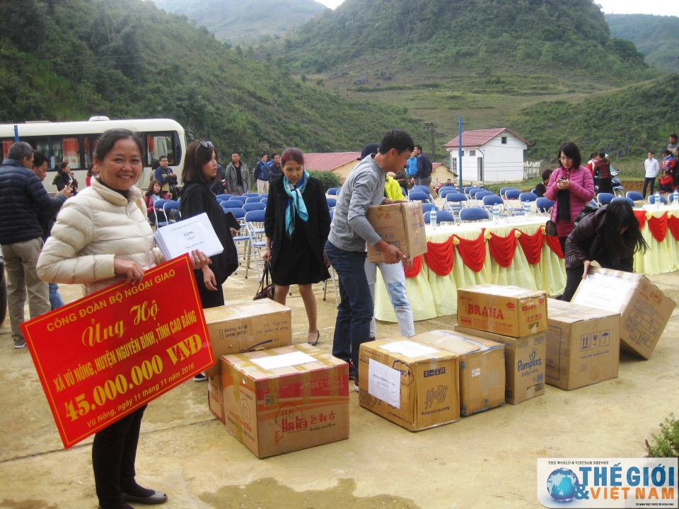 cong doan bo ngoai giao trao qua tu thien tai cao bang