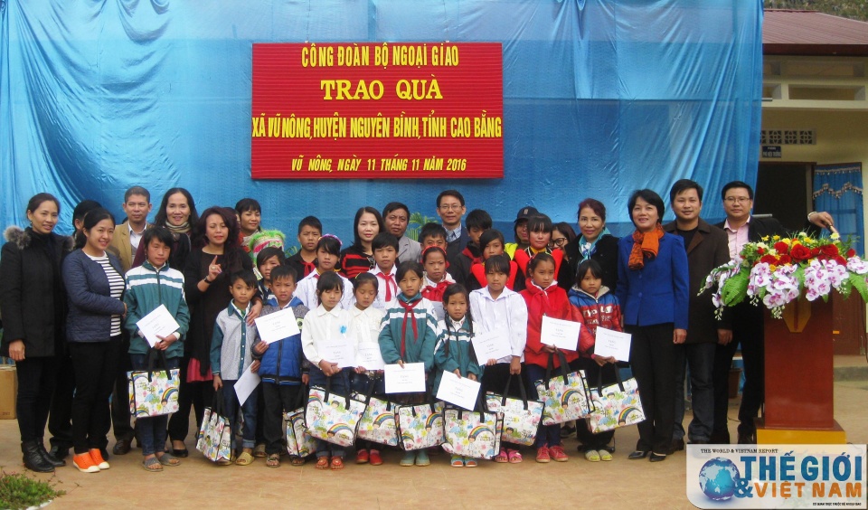 cong doan bo ngoai giao trao qua tu thien tai cao bang