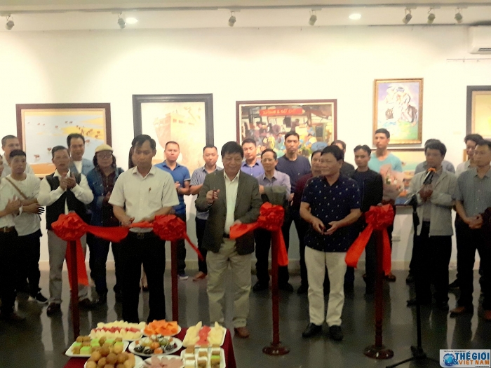 diem hen sac mau cua nhung hoa sy dong que