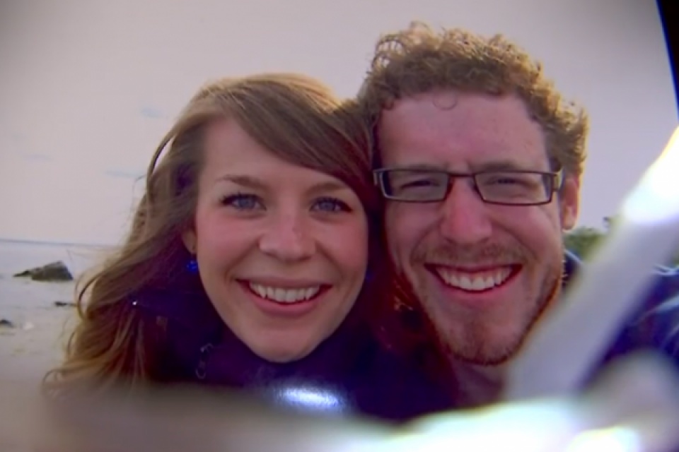 co gai dang thuong di ung voi moi thu