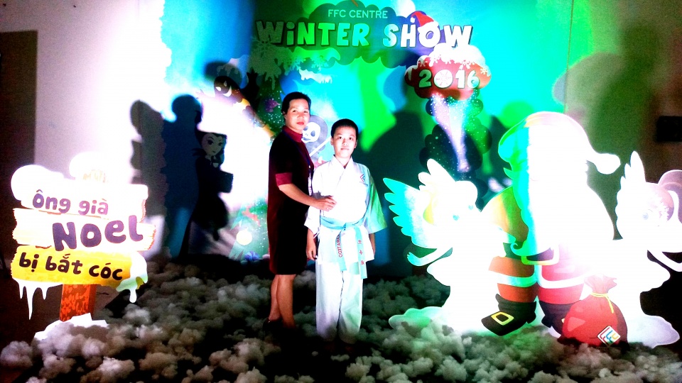 ong gia noel bi bat coc noi dai uoc mo bay