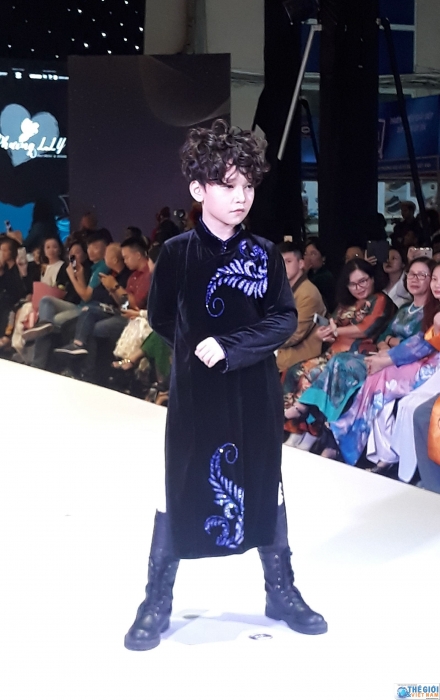 trinh dien thoi trang cua cam hung truyen thong va net dep thoi dai