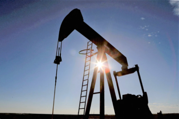 Giá dầu đang tỷ lệ nghịch với số ca nhiễm biến thể Omicron
