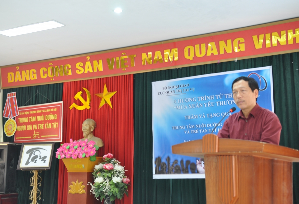 Cục Quản trị Tài vụ trao quà từ thiện cho người già và trẻ khuyết tật tại Ba Vì cuc quan tri tai vu trao qua tu thien cho nguoi gia va tre khuyet tat tai ba vi