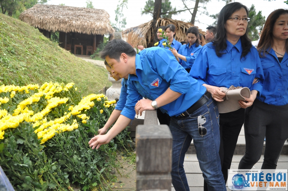 doan thanh nien bo ngoai giao va hanh trinh tri an mien trung