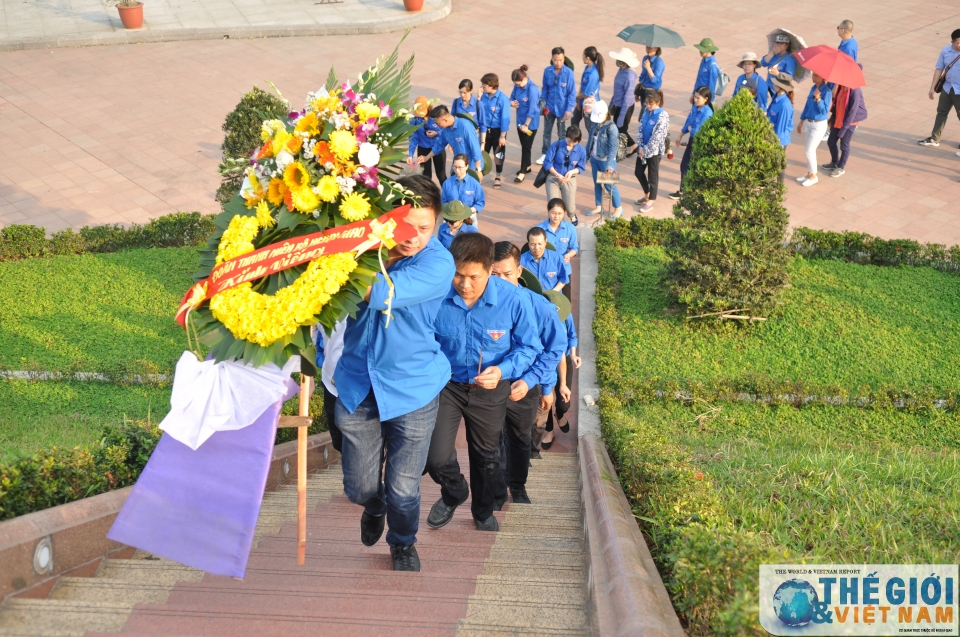 doan thanh nien bo ngoai giao va hanh trinh tri an mien trung