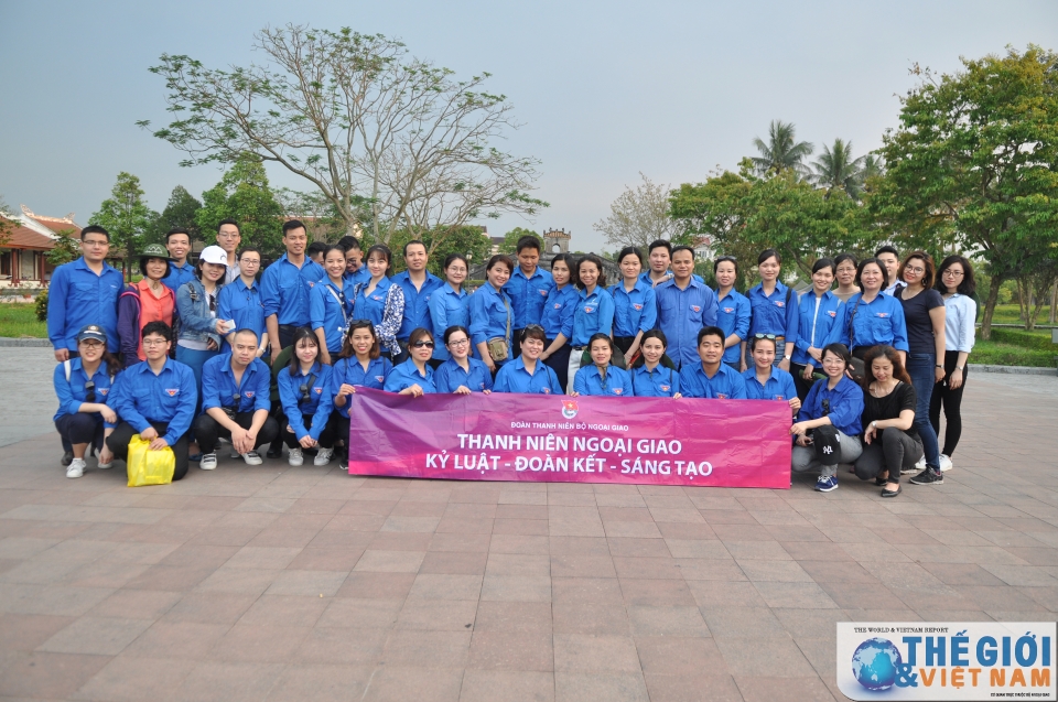 doan thanh nien bo ngoai giao va hanh trinh tri an mien trung