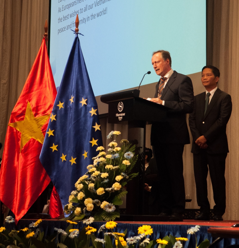 ky niem 68 nam ngay chau au