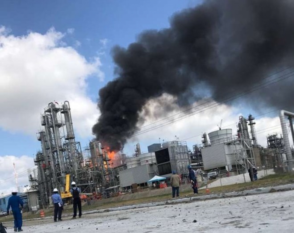 my no nha may hoa chat hang chuc nguoi bi thuong