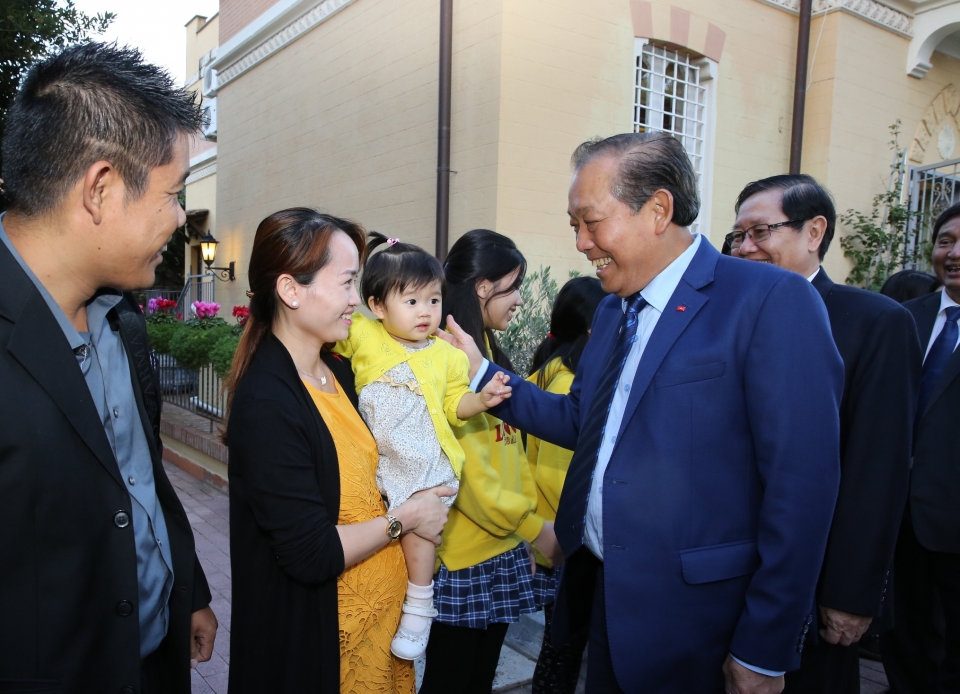 pho thu tuong truong hoa binh gap go cong dong nguoi viet tai italia