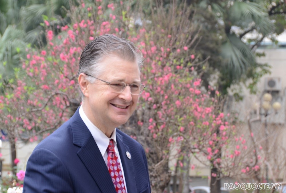 (01.29) Đại sứ Kritenbrink chia sẻ Tết là khoảng thời gian ưa thích trong năm của ông. (Ảnh Huy Sơn) (01.29) Đại sứ Kritenbrink chia sẻ Tết là khoảng thời gian ưa thích trong năm của ông. (Ảnh Huy Sơn)