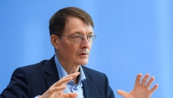 Bộ trưởng Y tế Đức: Tiêm chủng bắt buộc là giải pháp thoát dịch Covid-19