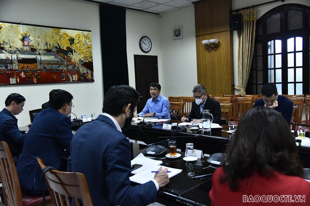 Hầu hết các ý kiến đều nhất trí mặc dù đại dịch Covid-19 lây lan mạnh, tình hình thế giới diễn biến phức tạp khó lường, song công tác lãnh đạo, chỉ đạo của Đảng ủy Bộ năm qua vẫn được triển khai hiệu quả, toàn diện, xác định rõ trọng tâm từng giai đoạn, phát huy tinh thần chủ động, sáng tạo của từng ủy viên. (Ảnh: Minh Quân)