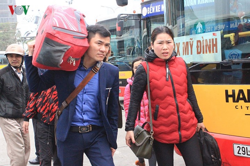 nguoi dan do ve ha noi sau ky nghi tet nguyen dan