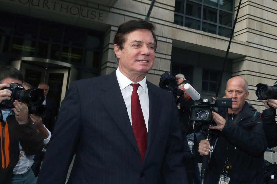 cuu co van tranh cu cua tong thong trump doi mat cao buoc moi