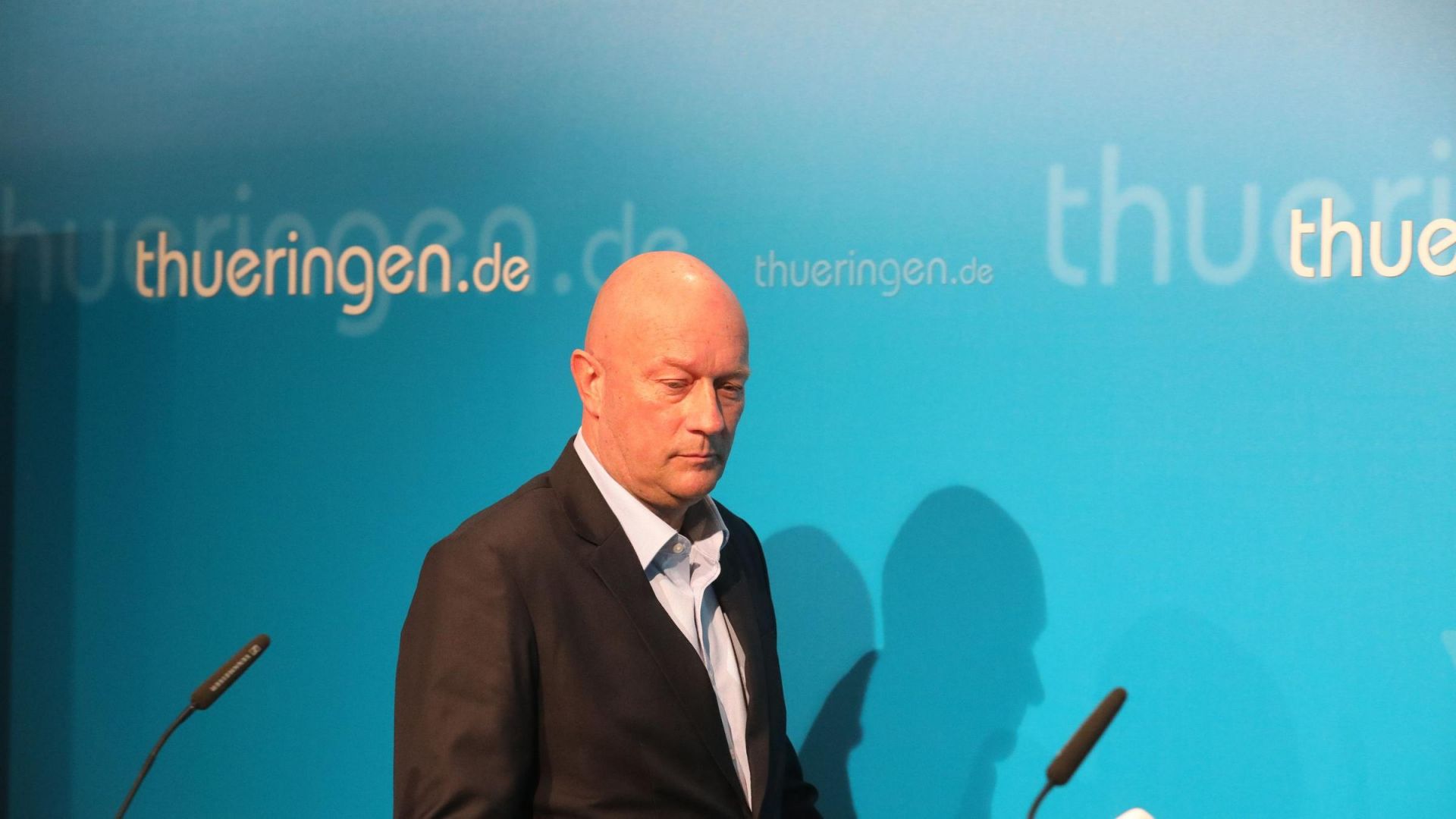 Bầu Thủ hiến bang tại Thüringen và cái bắt tay lay động người Đức bau thu hien bang tai th ringen va cai bat tay lay dong nguoi duc