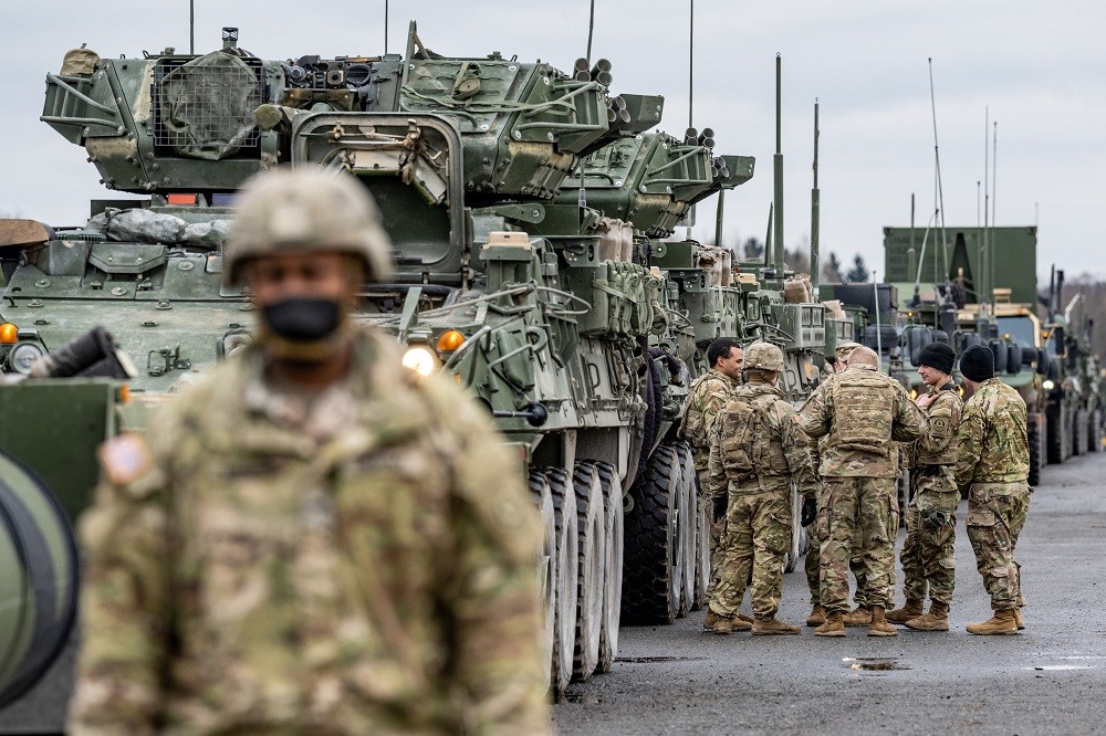 (02.16) Bộ trưởng Quốc phòng Mỹ Lloyd Austin đã yêu cầu điều động binh sỹ Mỹ ở Ukraine sang địa bàn châu Âu khác. (Nguồn: CNBC)