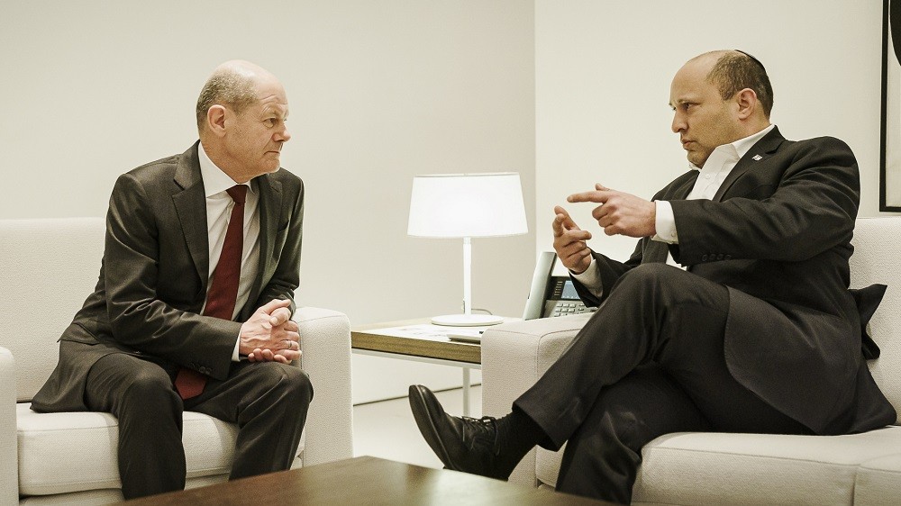(03.07) Thủ tướng Israel Naftali Bennett thảo luận với người đồng cấp Đức Olaf Scholz về nội dung cuộc gặp với ông Putin. (Nguồn: EPA)