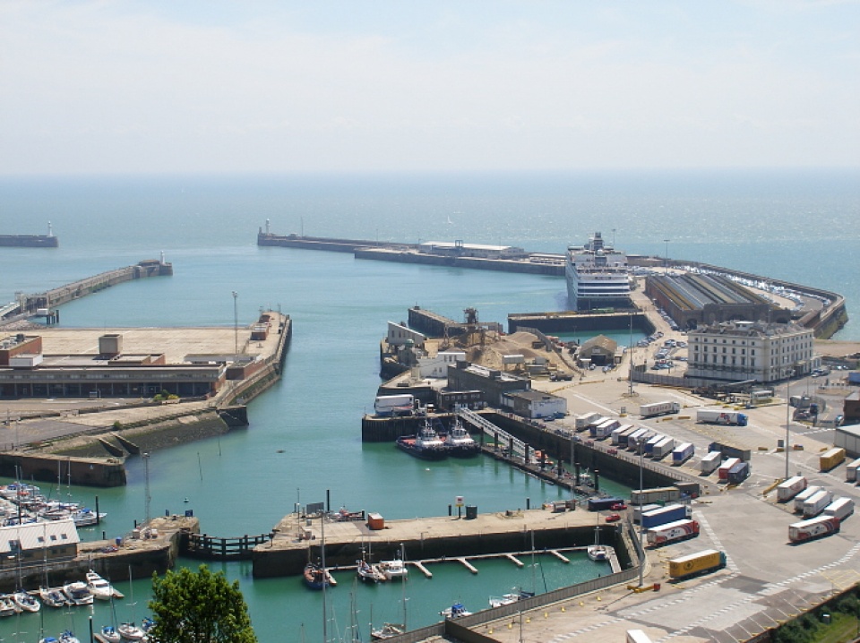 giao thuong hau brexit cau chuyen cang dover