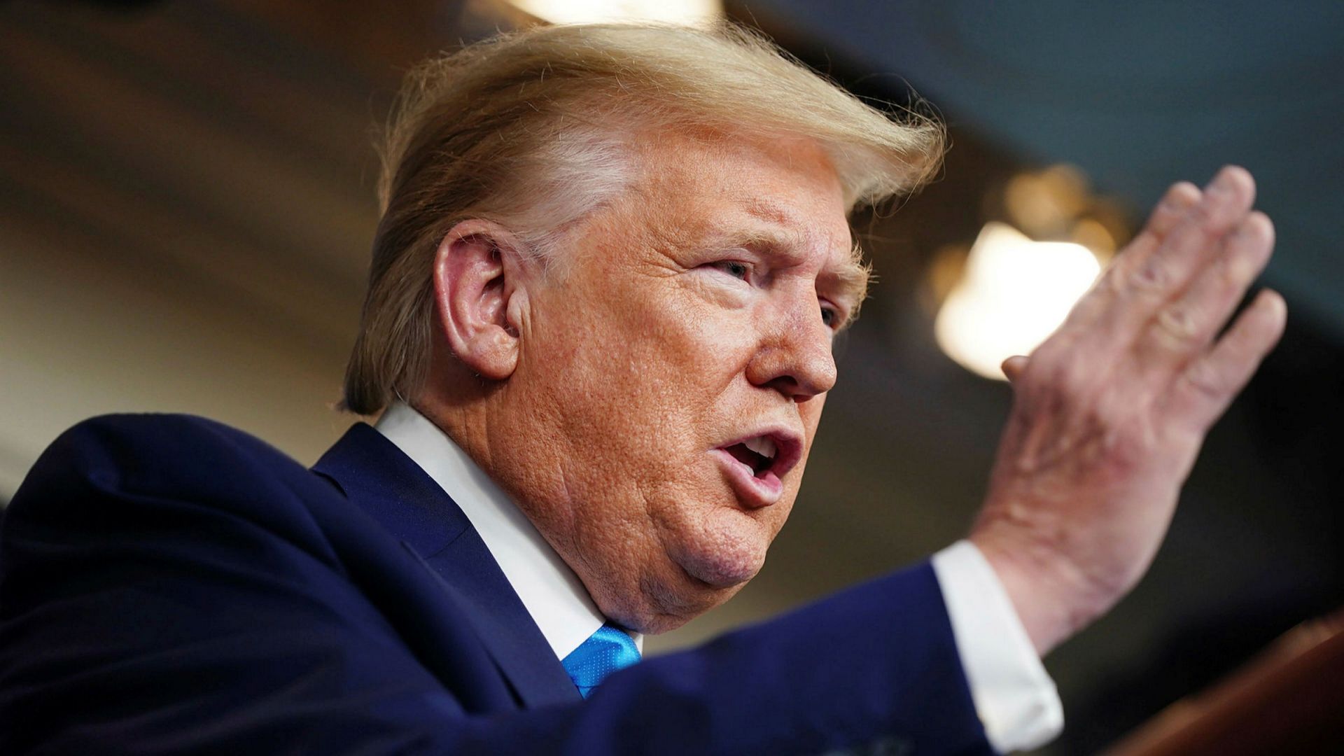 who giua dich covid 19 nguoi khen ke trach