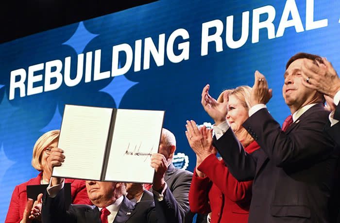 internet diem yeu chet nguoi cua my thoi covid 19