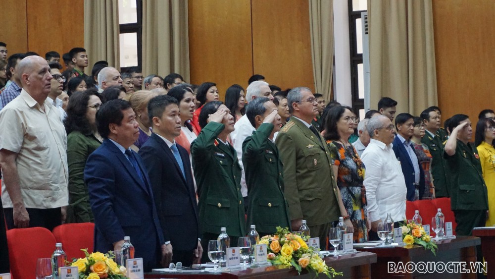 (04.19) Các khách mời tại lễ mít-tinh kỷ niệm 60 năm Chiến thắng Hiron. (Ảnh: Minh Quân)