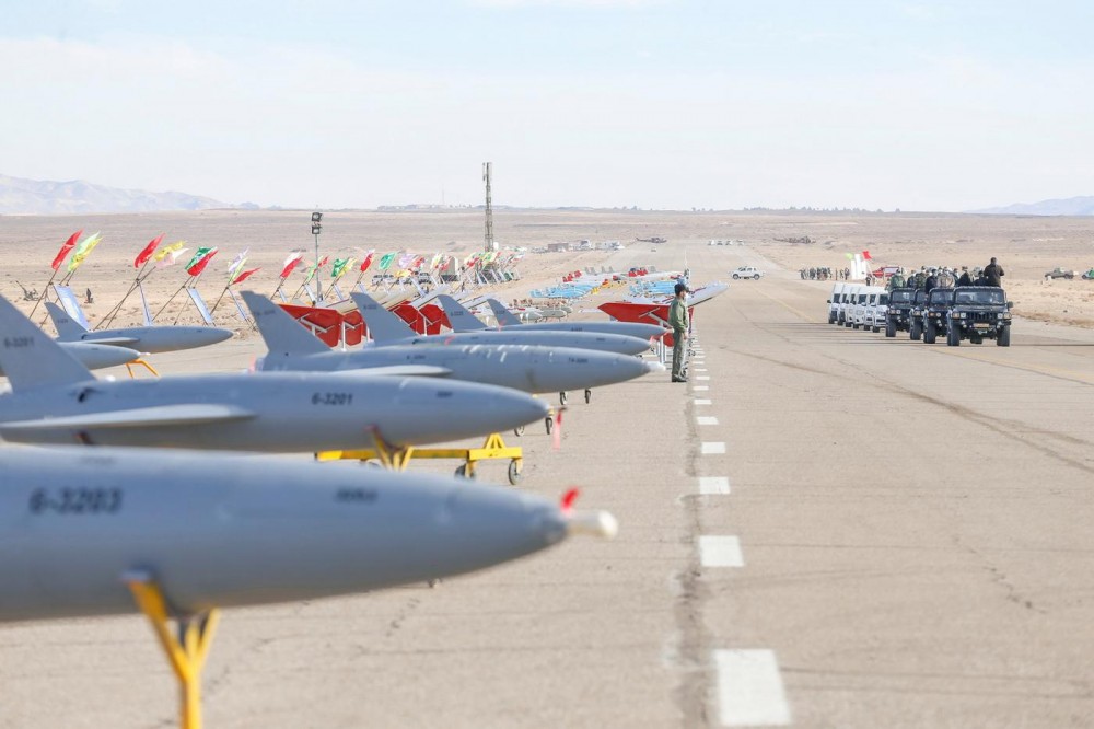 (4.21) Các UAV do Tehran sản xuất trong một bài kiểm tra quy mô lớn tại thành phố Semnan, Iran tháng 1/2021. (Nguồn: AFP)
