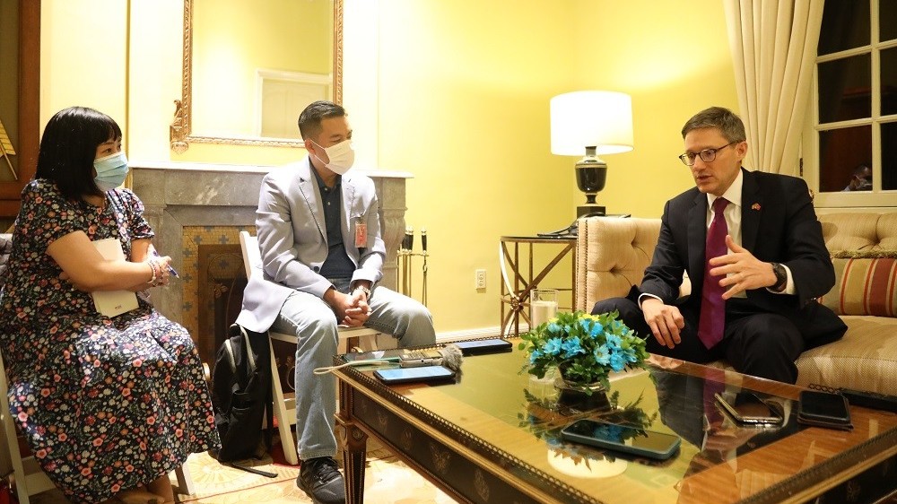 co van ngoai truong hoa ky derek chollet viet nam la doi tac quan trong tai dong nam a