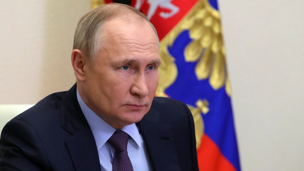 (04.15) Tổng thống Nga Vladimir Putin trong buổi họp chính phủ công khai trên truyền hình. (Nguồn: Reuters)