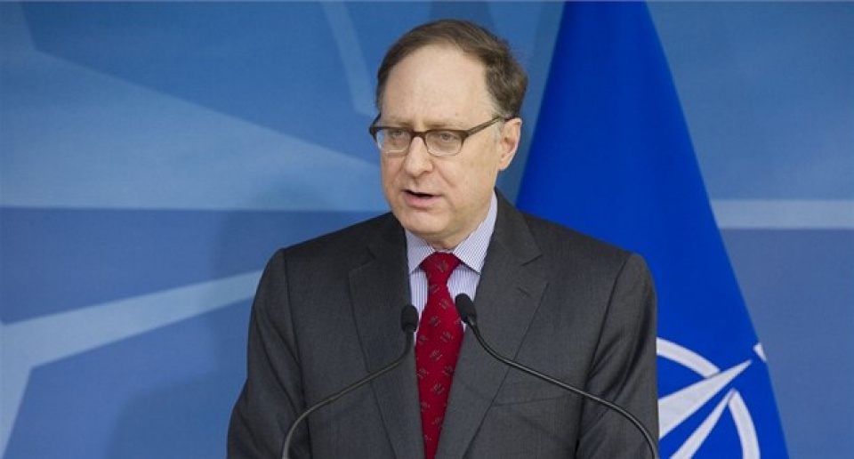 nato trump lan dau cham mat day boi roi