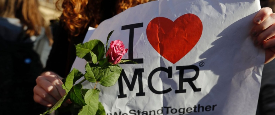 manchester kien cuong sau khung bo