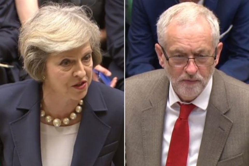 bau cu anh cong dang thu hep khoang cach voi dang bao thu