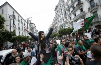 bau cu algeria tong thong moi khong xoa diu duoc con thinh no cua nguoi dan