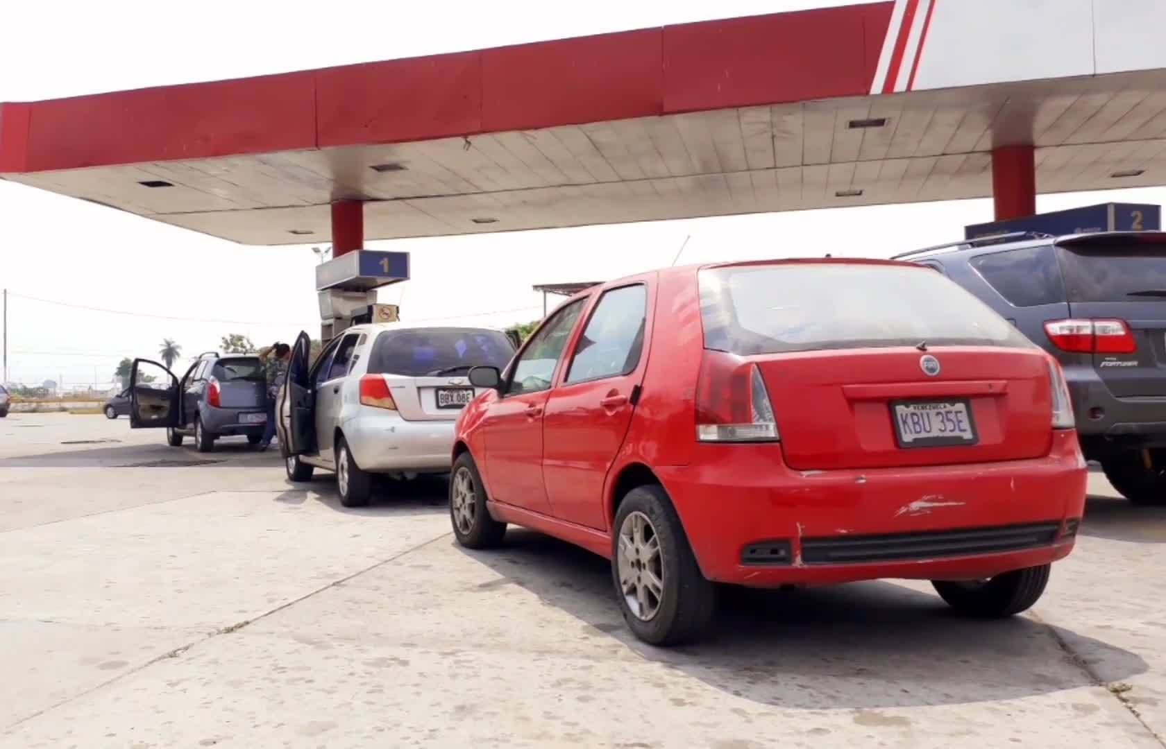 venezuela tang gia xang dau sau 20 nam tro gia