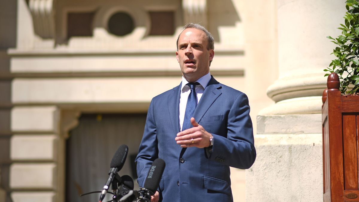 0943-531-ngoyi-tryyng-anh-dominic-raab-nguyn-mirrors