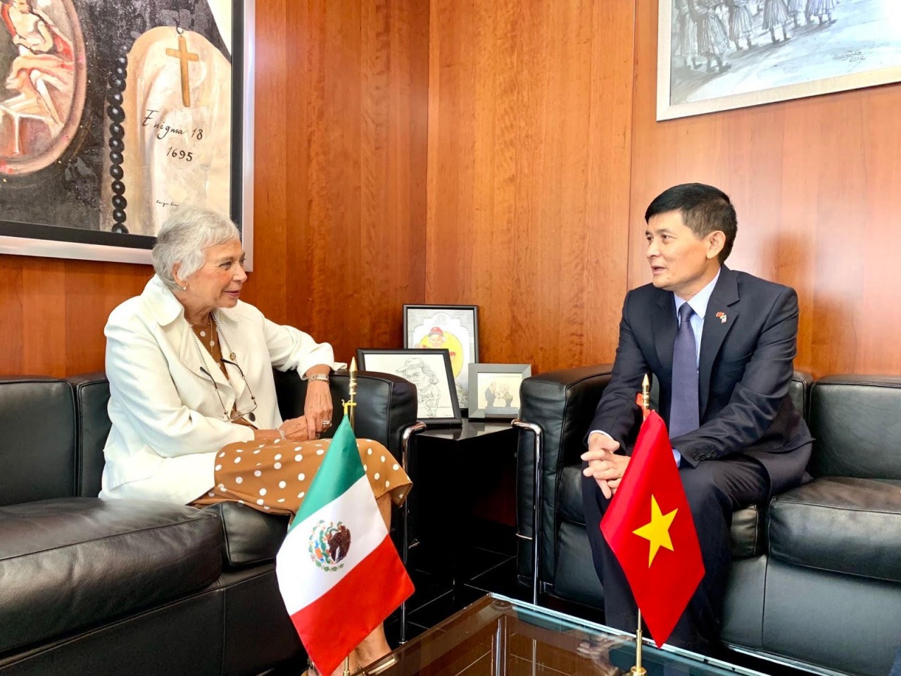 (05.14) Đại sứ Việt Nam tại Mexico Nguyễn Hoành Năm và Chủ tịch Thượng viện Mexico Olga Sanchez Cordero ngày 14/5. (Nguồn: Đại sứ quán Việt Nam tại Mexico)