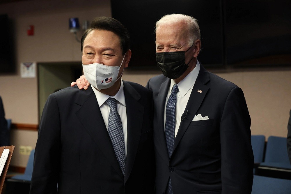 (05.23) Tổng thống Mỹ Joe Biden và người đồng cấp Hàn Quốc Yoon Suk-yeol gặp gỡ ngày 21/5 tại Seoul, Hàn Quốc. (Nguồn: Yonhap)