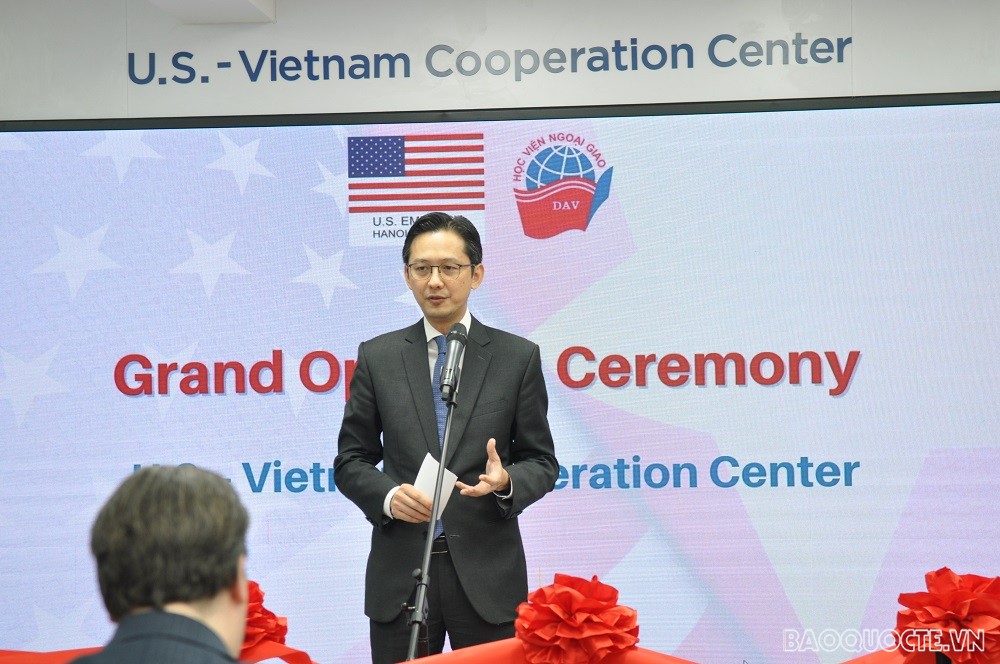 (05.24) Trợ lý Bộ trưởng Đỗ Hùng Việt mong rằng Trung tâm Hợp tác Việt Nam - Hoa Kỳ sẽ đóng góp tích cực vào tăng cường quan hệ hai nước. (Ảnh: Minh Quân)