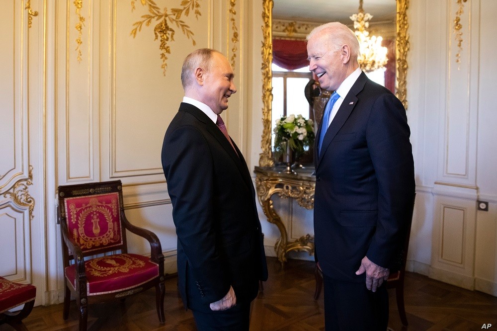 (06.30) Tổng thống Mỹ Joe Biden và người đồng cấp Nga Vladimir Putin tại thượng đỉnh ngày 16/6 ở Geneva, Thụy Sỹ. (Nguồn: AP)