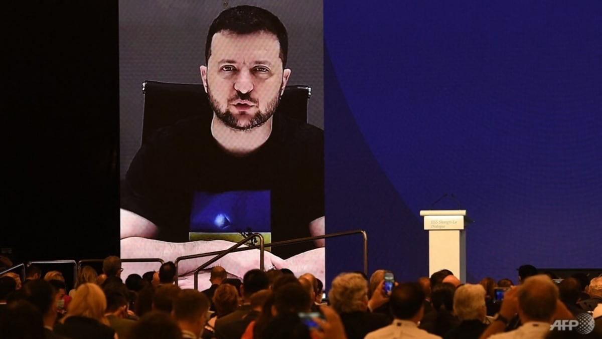 (06.11) Tổng thống Ukraine Volodymyr Zelensky phát biểu trực tuyến tại Đối thoại Shangri-La, Siingapore ngày 11/6. (Nguồn: AFP)