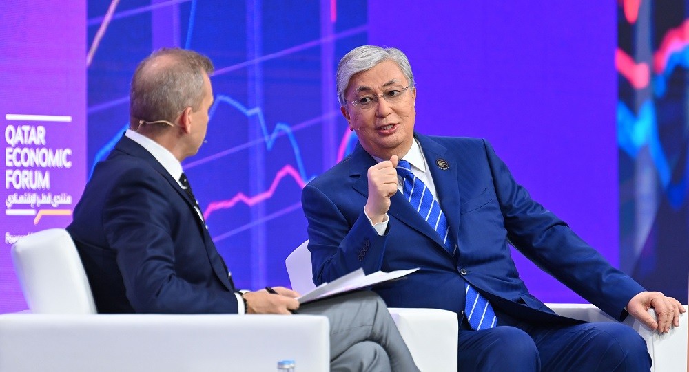(06.22) Tổng thống Kazakhstan Kassym-Jomart Tokayev trong phiên thảo luận đặc biệt tại Diễn đàn Kinh tế Qatar. (Nguồn: Akorda.kz)