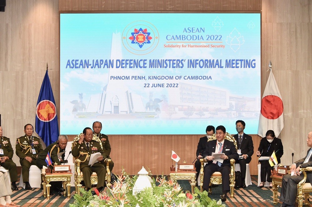 (06.22) Bộ trưởng Quốc phòng Nhật Bản Nobuo Kishi tại cuộc gặp không chính thức với Bộ trưởng Quốc phòng ASEAN ngày 22/6 ở Phnom Penh, ASEAN. (Nguồn: Twitter)