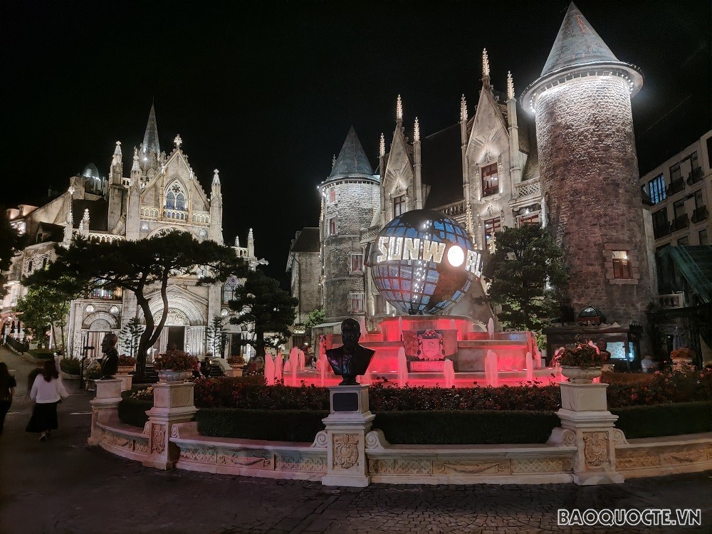 (06.28) Bà Nà Hills về đêm. (Ảnh: Minh Quân)