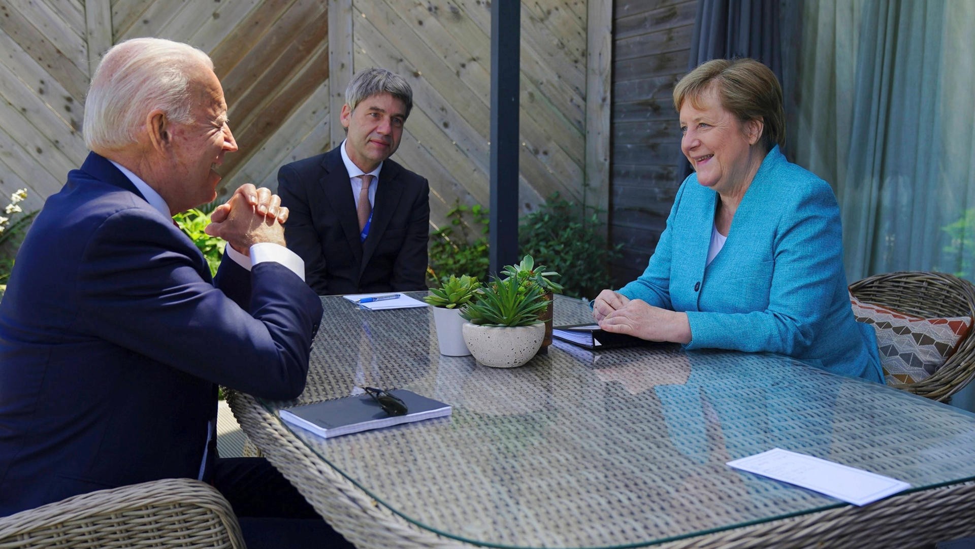 (7.14) Tổng thống Mỹ Joe Biden và Thủ tướng Đức Angela Merkel tại Thượng đỉnh G7 vừa qua. (Nguồn: Imago Images)