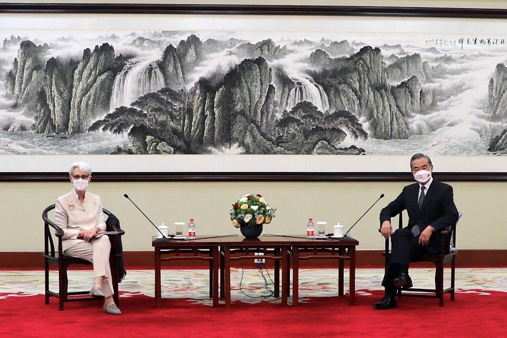 (07.27) Thứ trưởng Ngoại giao Mỹ Wendy Sherman gặp Ngoại trưởng Trung Quốc Vương Nghị ngày 26/7. (Nguồn: Reuters)