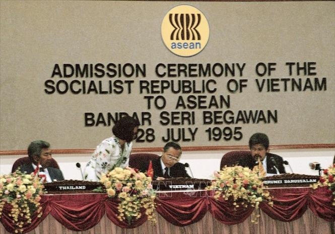 (07.28) Việt Nam đã chính thức trở thành một thành viên trong ASEAN vào ngày 28/7/1995. (Nguồn: TTXVN) (07.28) Việt Nam đã chính thức trở thành một thành viên trong ASEAN vào ngày 28/7/1995. (Nguồn: TTXVN)