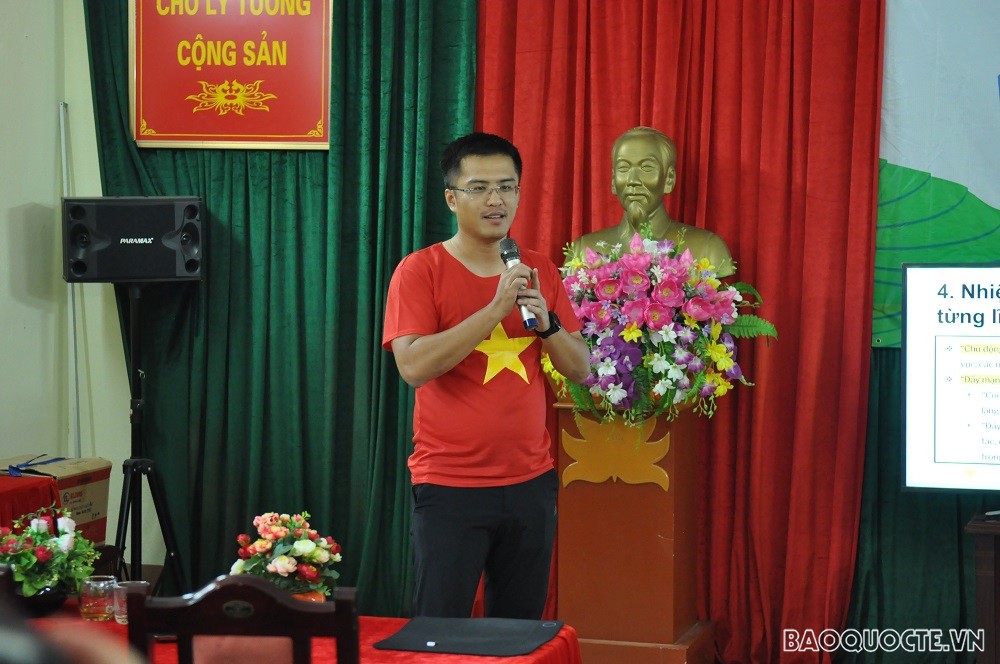 (07.18) Đồng chí Phạm Phú Đạt, cán bộ Vụ Trung Đông-châu Phi Bộ Ngoại giao, chia sẻ về vai trò của đối ngoại trong giai đoạn mới. (Ảnh: Duy Quang)