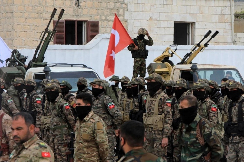 (07.20) Thổ Nhĩ Kỳ, Nga và Iran chưa thể tìm được tiếng nói chung về vùng đệm và YPG ở biên giới Syria - Ảnh: Lực lượng người Syria được Thổ Nhĩ Kỳ bảo trợ trong một cuộc diễn tập tại vùng Afrin, tỉnh Aleppo ngày 31/10/2021. (Nguồn: AFP)